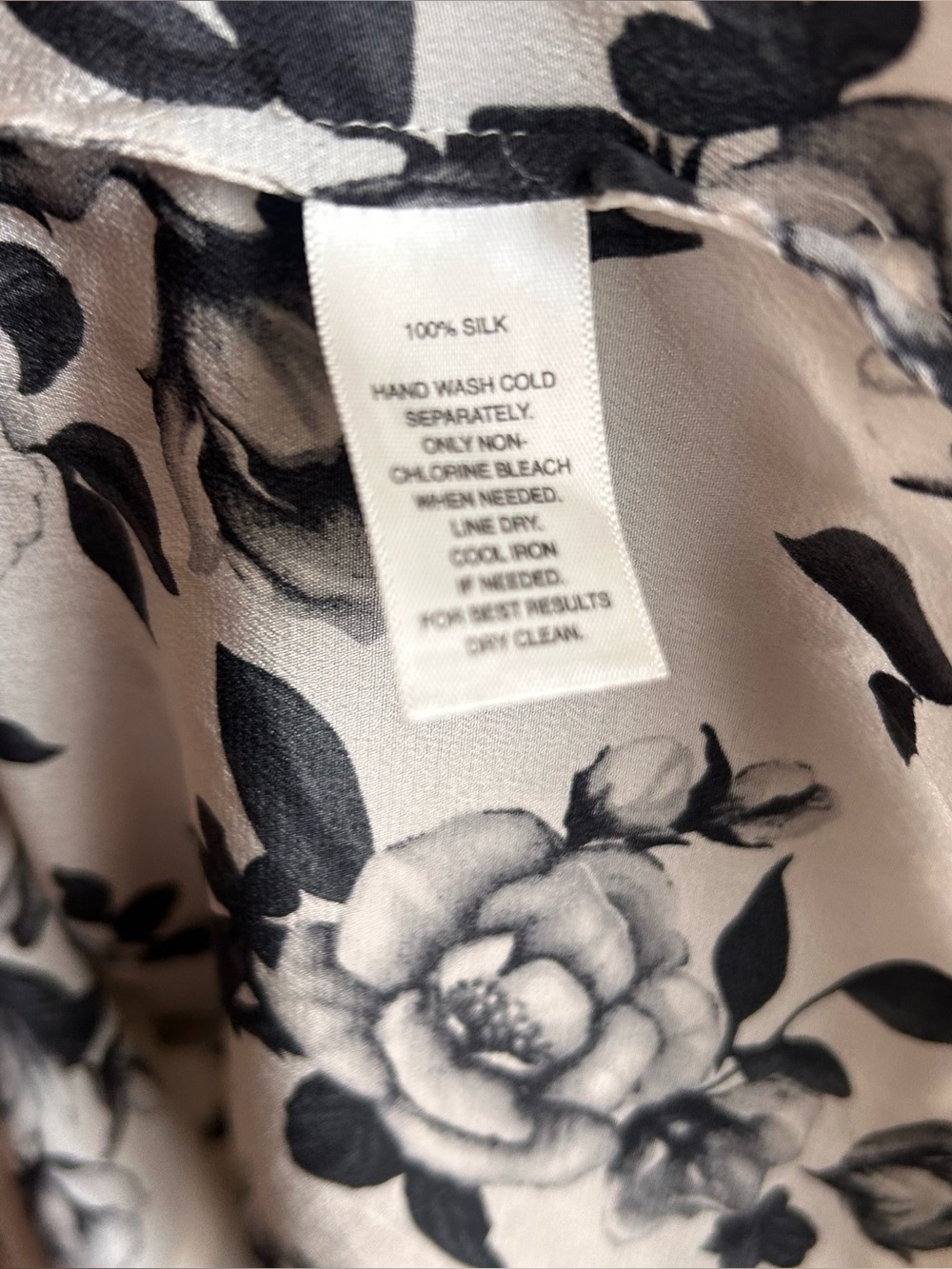 White House Black Market silk blouse size 10 white and black button up - Picture 6 of 7